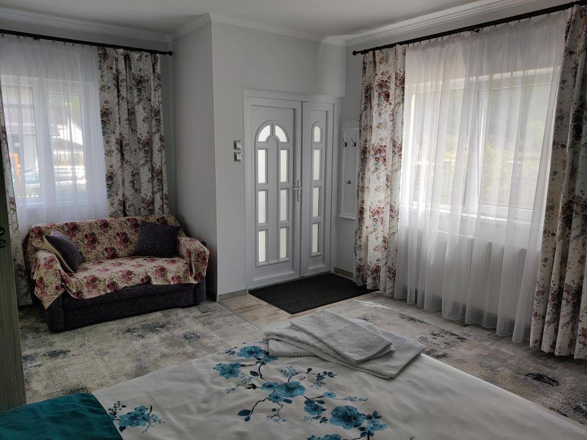 Vizuina Lupului Hotel Gura Humorului Exterior foto